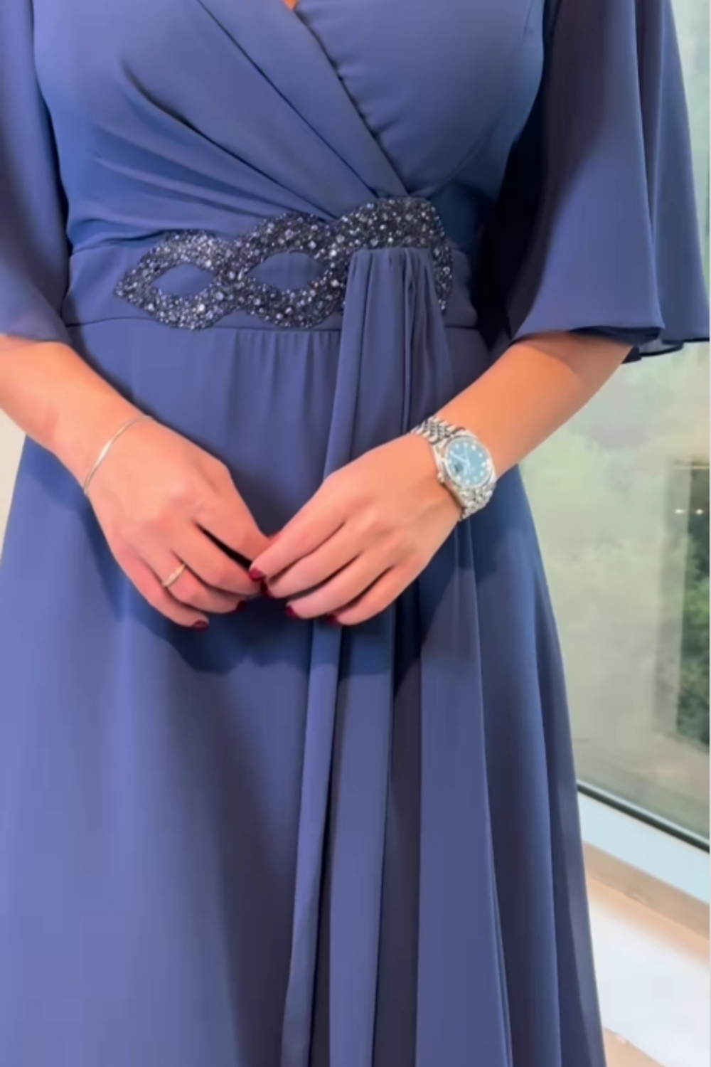 Elegant V-neck chiffon maxi dress